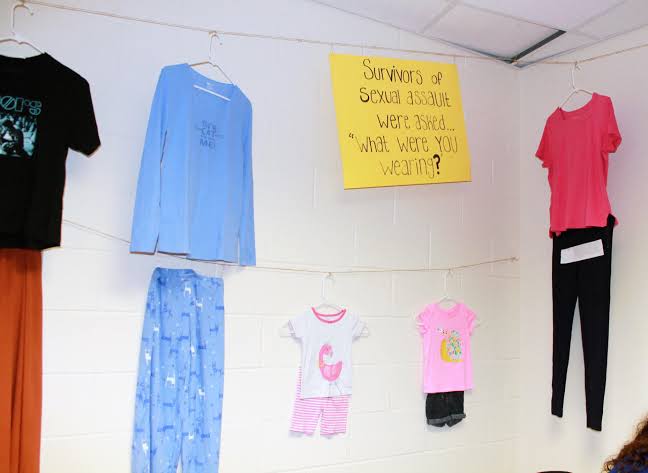 Lu tau gak pernah ada pameran di kampus luar negeri yang menunjukkan baju yang dipakai para korban sexual assault termasuk baju anak-anak. Kalau udah begitu lu masih mau bilang salah korban kah? Laki-laki yang pada bejat dan sangean tapi masih aja yang disalahin perempuan ckck.