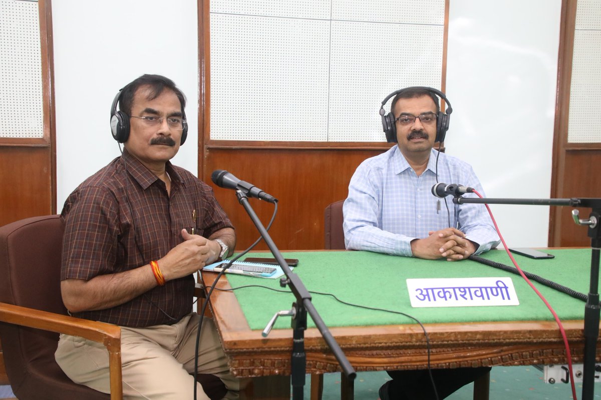 मतदान पर आधारित 'सजीव फोन इन' कार्यक्रम मुख्य निर्वाचन पदाधिकारी, मप्र श्री अनुपम राजन को मध्यप्रदेश स्थित आकाशवाणी के सभी प्रायमरी, स्थानीय एवं विविध भारती केंद्रों से एक साथ सुनिये.. @rajivkumarec @ECISVEEP #ChunavKaParv #DeshKaGarv #GeneralElections2024