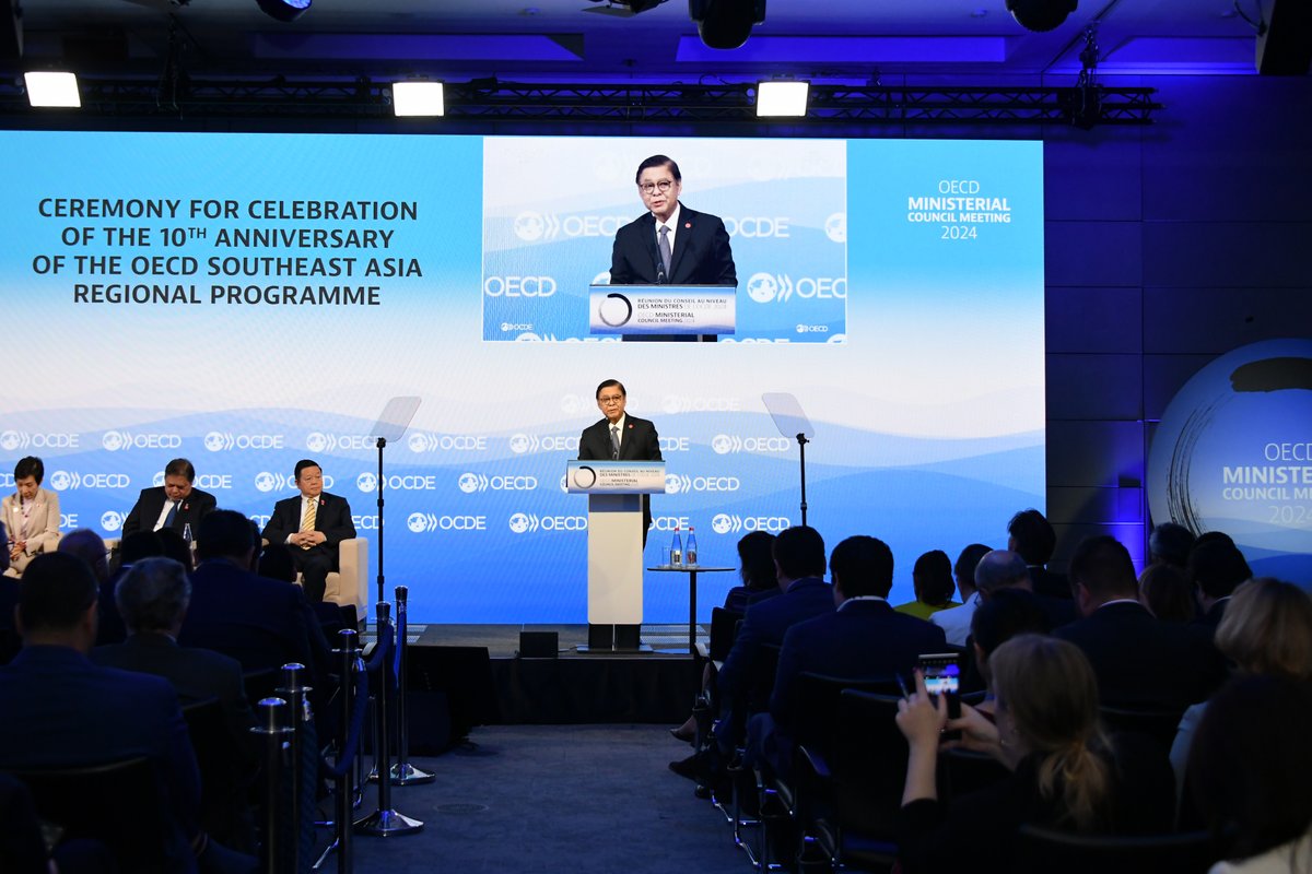 MFAThai's tweet photo. 🇹🇭VFM @SihasakPh  attended the OECD Ministerial Council Meeting 2024 as representative of Thailand to deliver remarks to commemorate the 10th Anniversary of the Launch of the Southeast Asia Regional Program (SEARP), highlighting Thailand’s active engagement with SEARP, which has promoted cooperation between Southeast Asia & the OECD. He also presented Thailand’s policies in different fields to promote sustainable investment as means to achieve sustainable & inclusive economy during Session 1. (2 May 2024)