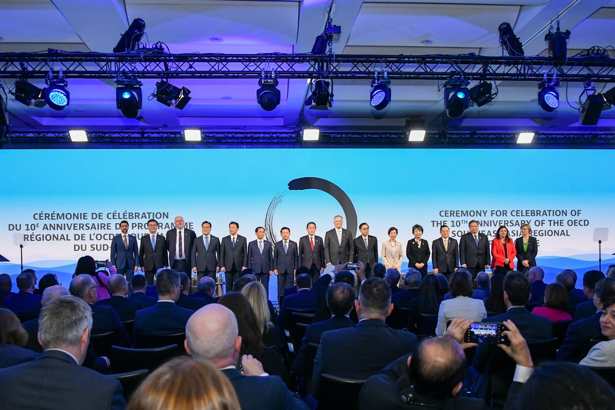 MFAThai's tweet photo. 🇹🇭VFM @SihasakPh  attended the OECD Ministerial Council Meeting 2024 as representative of Thailand to deliver remarks to commemorate the 10th Anniversary of the Launch of the Southeast Asia Regional Program (SEARP), highlighting Thailand’s active engagement with SEARP, which has promoted cooperation between Southeast Asia & the OECD. He also presented Thailand’s policies in different fields to promote sustainable investment as means to achieve sustainable & inclusive economy during Session 1. (2 May 2024)