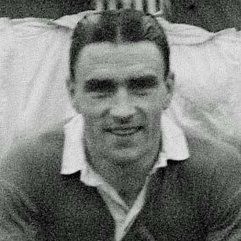 Remembering former #ChelseaFC player Bobby Campbell (#249) who passed away #OnThisDay in 2009 aged 86. Bobby made 213 1st-team appearances scoring 40 for #CFC between 1947-53 See his full profile here: buff.ly/3Qvf9tn #CFCHeritage #NeverForgotten #OTD