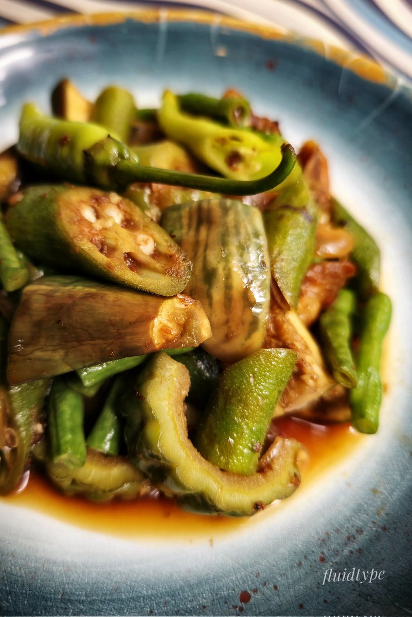 Pinakbet.

Let's thank the Ilocanos for bringing us this wonderful dish. Pinakbet is another famous Filipino dish of stewed vegetables with shrimp paste. Typically the vegetables are bitter gourd, okra, eggplants, string beans, and usually with squash.

#pinakbet
#homecooked