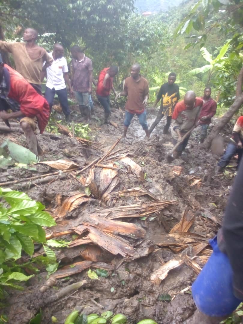 📍 Kasese Disaster - 3 lives lost A landslide occurred in Mapata village, Katooke Parish, in Bugoye Sub-County, Kasese District last evening. 3 people from the same family lost lives. The authorities identified them as Edmond Bwambaale, his wife and child. Our volunteers