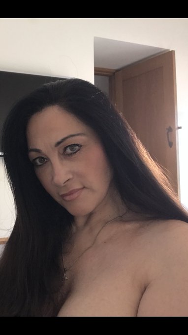 Wishing you all a fabulous weekend😉😈. All have a great f**k Friday. And I will be on cam this Sunday