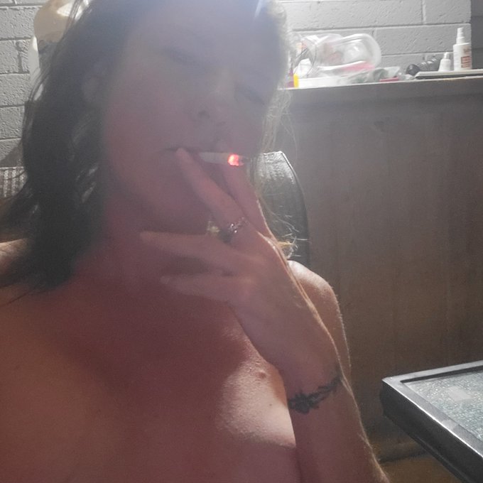 All of you are scared of cigarettes while these people are vaping 🙃 #weedlife https://t.co/JelsOAGHL<a href="/tag/weedlife"class="tags"><span>#weedlife</span></a>