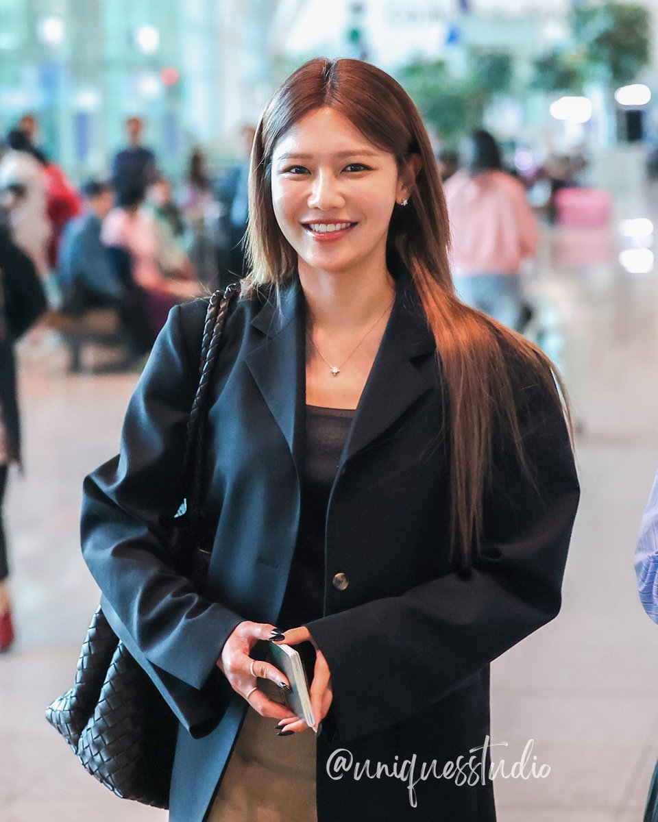 2024.05.02 수영 출국 (2)

수영은 홍콩에서 열린 브랜드 행사에 참석하고 오전 인천공항을 통해 출국했다.

#최수영 #수영 #인천공항 #출국 
#SOOYOUNG #CHOISOOYOUNG #GIRLSGENERATION #KPOP