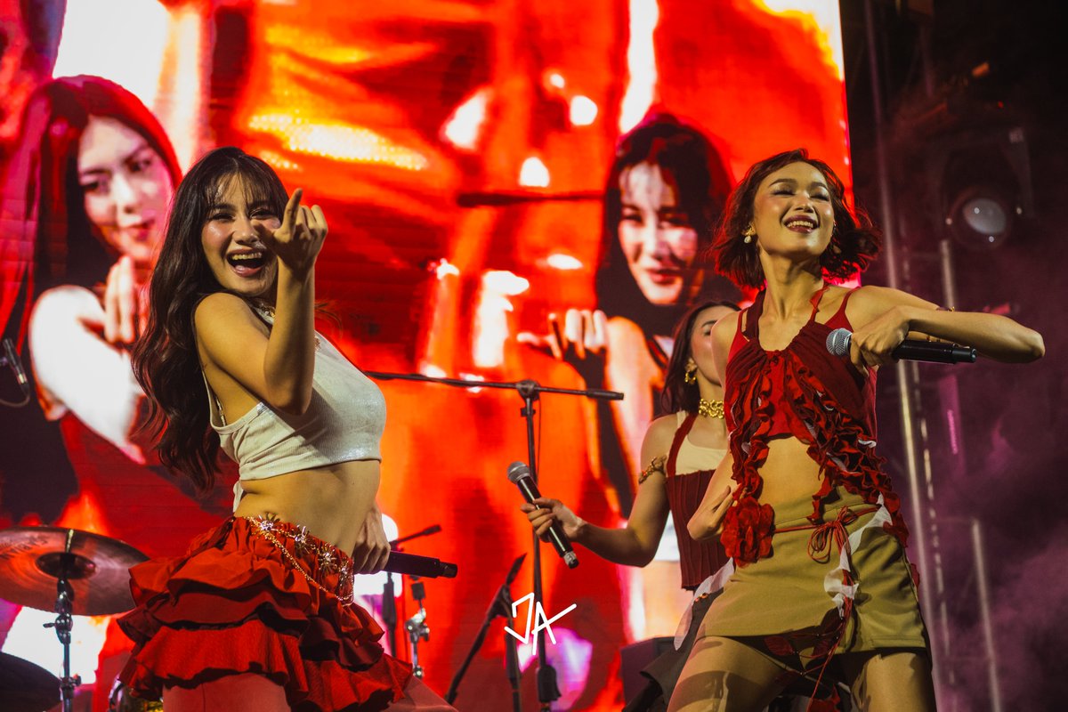 [043024] | Dagupan Bangus Festival 2024, Coke Studio  

@bini_sheena & @bini_gwen  - Lagi-lagi, eyyy 🤙

CokeStudioConcert WithBINI    

#BINIatBangusFestival #BINIxCokeStudioPH #BINI

@BINI_ph