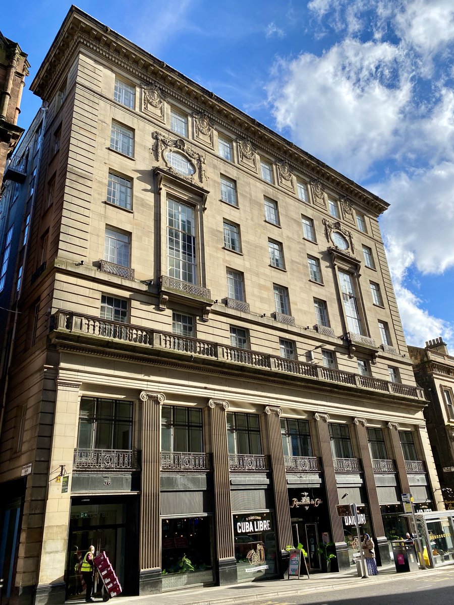 #MomentsOfBeauty in #Glasgow: James Miller’s 1929 design for 28-36 Renfield Street - a department store for James Woodhouse & Sons - is a great example of the type of American Classicism produced by Warren & Wetmore, the architects of #NewYork’s Grand Central Terminal 👀👇🤔🥰!