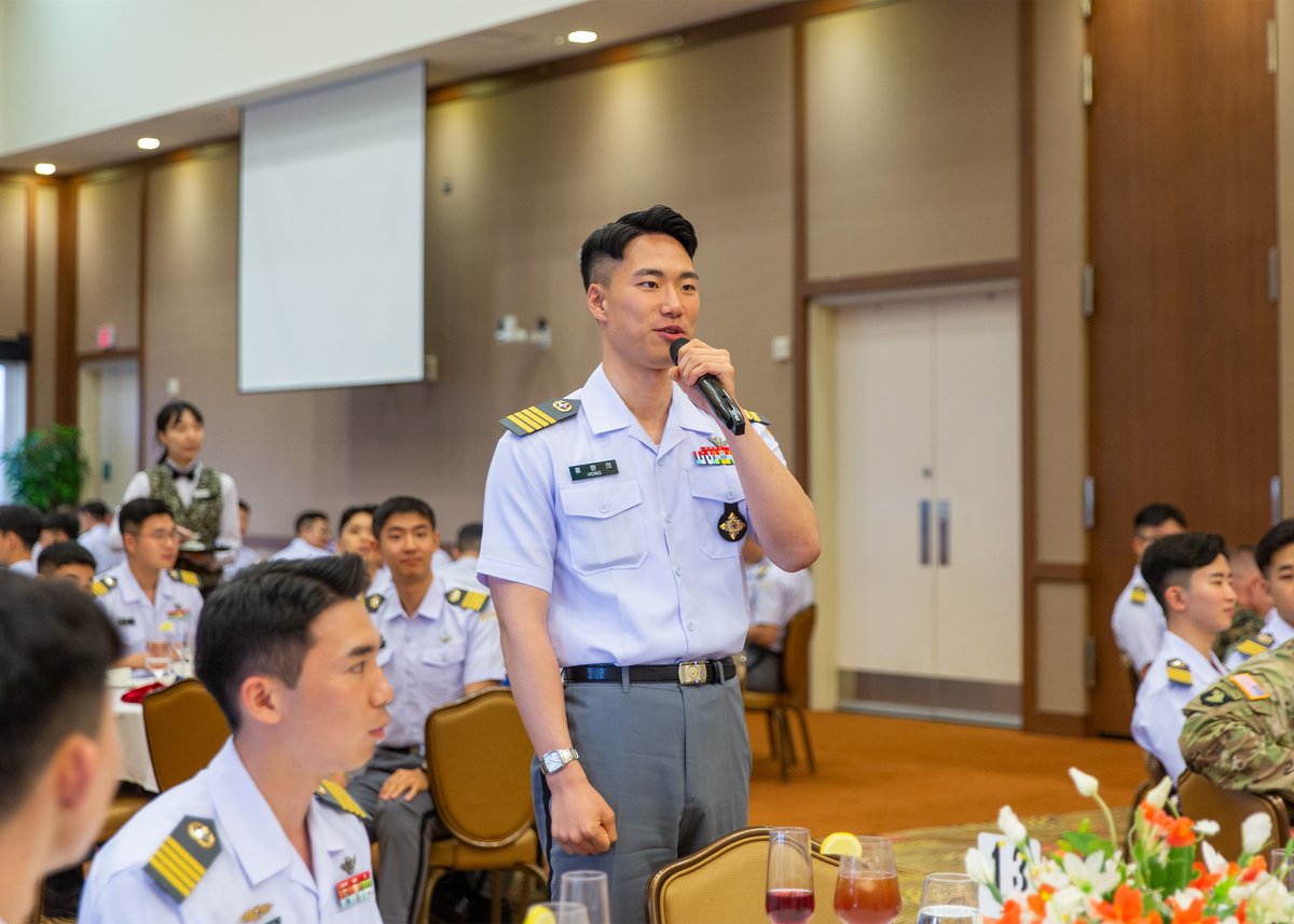 CFC hosted upcoming graduates of the Korea Military Academy @USAGHumphreys this week. The visit provided future ROK military officers a unique opportunity to interact & learn from ROK & U.S. senior leaders. 

📸 CFC PAO 
#같이갑시다 | 🇰🇷 #ROKUSAlliance 🇺🇸 | #WeGoTogether