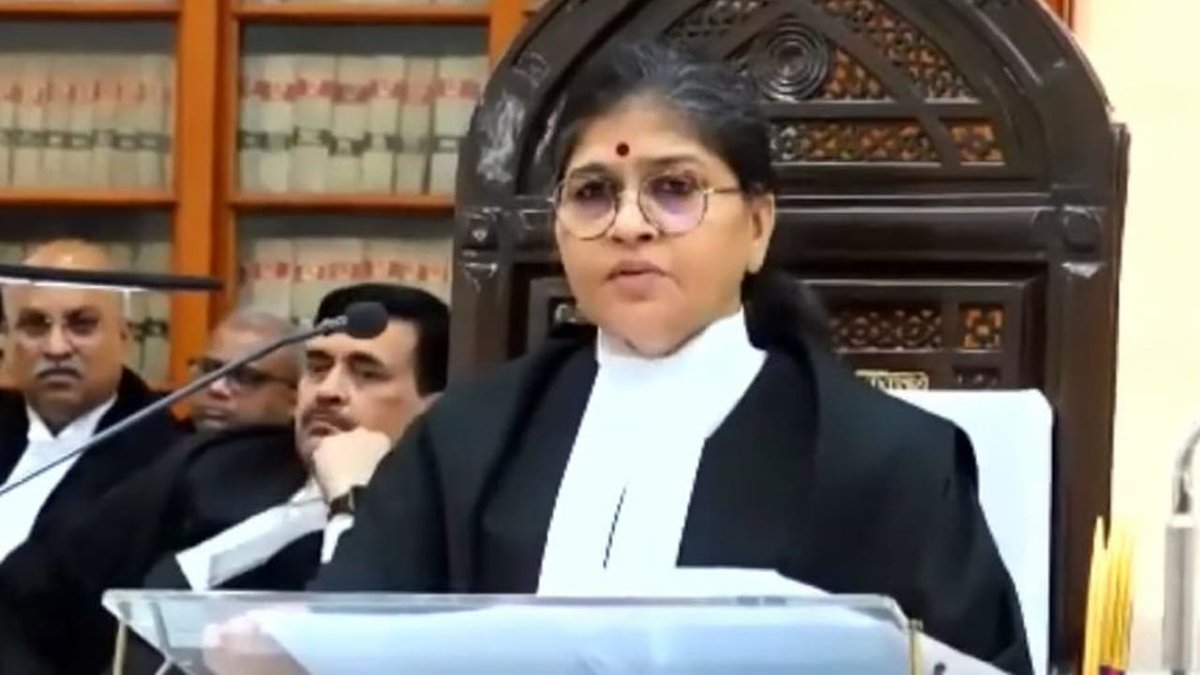A party-in-person moves a PIL before #GujaratHighCourt challenging the imposition of Section 144 CrPC in parts of Ahmedabad during the time of elections.

Party: This is urgent concern and emergency as this order is a direct attack on democracy and an interference with power of…