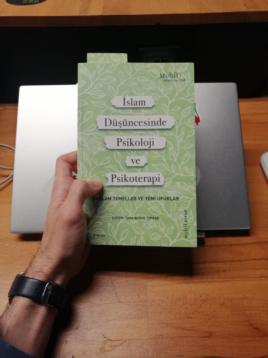 'akaid işlerse zihinsel yapı doğru çalışır, doğru çalışırsa bilişsel çarpıtma olmaz, bilişsel çarpıtma olmazsa da duygu regülasyonuna özel olarak ihtiyaç kalmaz ve duygular hatlarından çıkmaz. denge ve sağlık böylece sağlanmış olur.'

(s. 165)