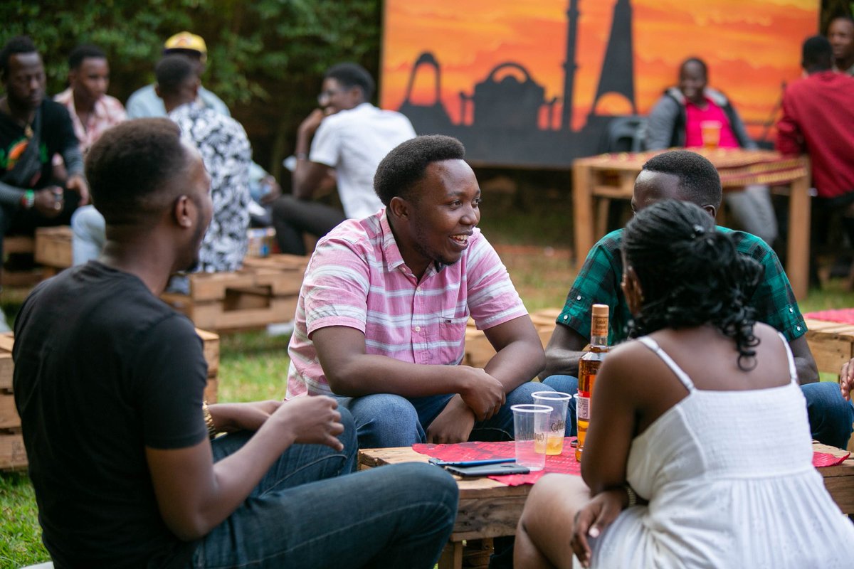 That moment when friends are catching up 😁🤭 #VibezNzuri on 25th May at the Gazebo Grill. #VibezNzuriAt5 #VibezNzuriToTheWorld