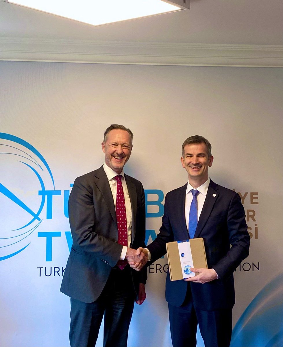 This week, @TUREB_TWEA, the host of the Turkish Wind Energy Congress, extended a warm welcome to us. Head of our Economic Dpt. Paul Zwetsloot spoke to TÜREB chairman İbrahim Erden on strengthening 🇳🇱🇹🇷 collaboration within the wind energy sector for a more sustainable future 🤝