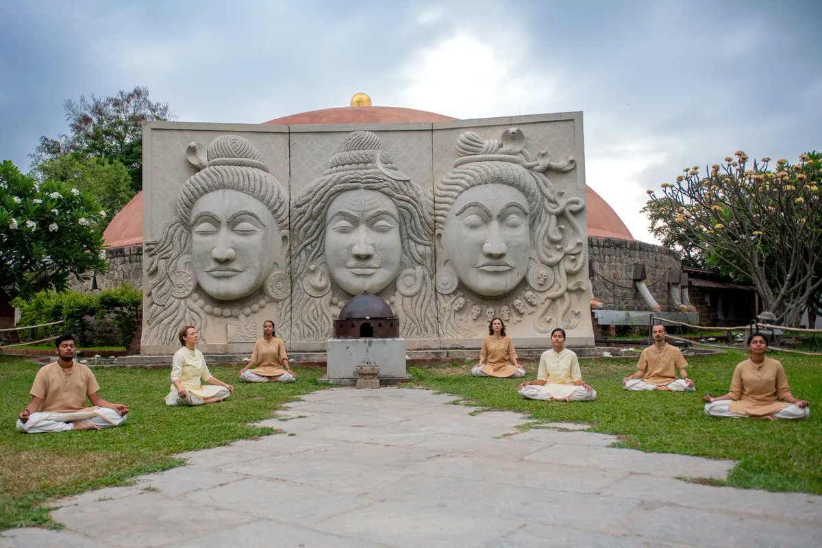 ishafoundation's tweet image. Step into the consecrated spaces of Isha Yoga Center as you embark on a transformative journey to become a Hatha Yoga teacher certified by Sadhguru Gurukulam. Dive deep into the timeless wisdom and practices of Hatha Yoga, in the serenity and sanctity of this sacred space.

Apply…