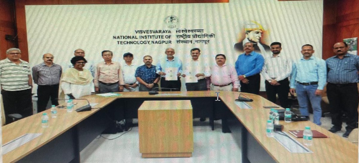 NADP, a unit of @IndiaMunitions & VNIT, Nagpur signed MoU to collaborate on various initiatives like training, education & research on 01 May 24. This will help in mutual growth towards innovation & indigenous development in the defence sector. @DefProdnIndia @DefenceMinIndia