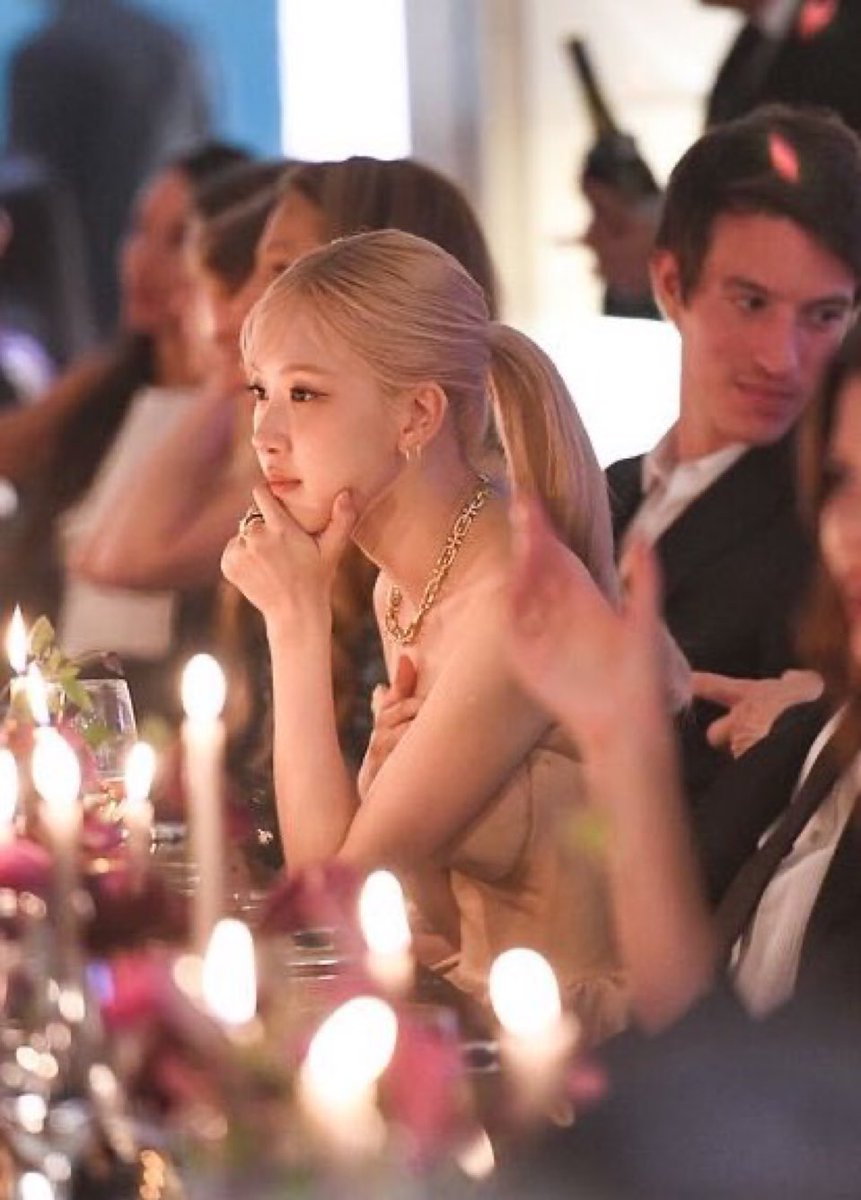 she actually looks like an angle☺

#ROSÉxTiffanyAndCo
#TiffanyxROSÉ