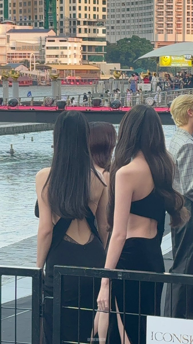 just milk and view’s backs looking like a work of art 😍