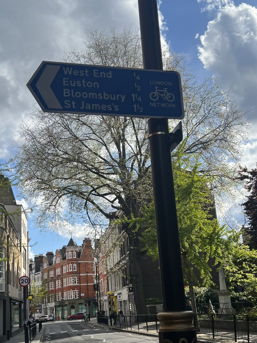 Happy #FingerpostFriday - a rare glimpse of Spring, showing off the capital colours of London this week 🚲