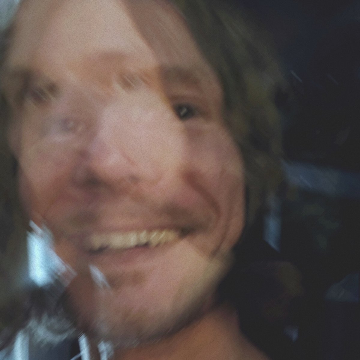 NEW SONG ALERT! 🚨 energetic yet melancholic dance track, made together with my dear friend <a href="/Rustoga/">Rustoga</a> 

i started my producing career on a sleepless night at rudolf's place, and we got back together to make this 💕

links in replies 👇