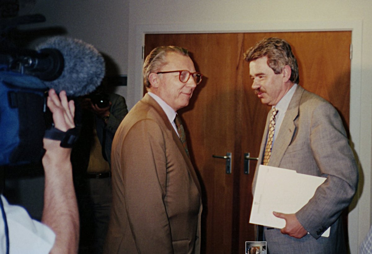 Jacques Delors i Pasqual Maragall van desenvolupar un pensament polític personal basat en la felicitat, el benestar i la seguretat de l’individu. Un pensament que no negava el conflicte social, però que posava per davant el diàleg. Per @javr_sanchez. politicaprosa.com/delors-i-marag…