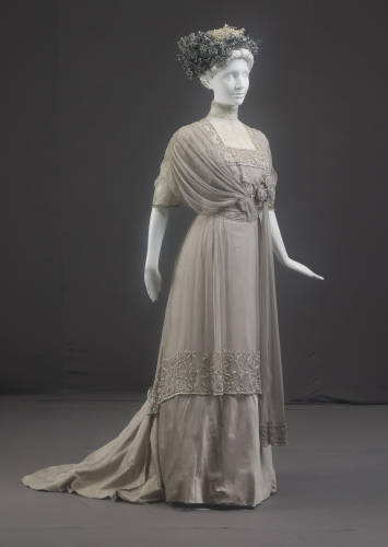 When I'm the ghost of the Mother of the Bride, I'l wear this Whitney number of  1910 all the time. #frockingfabulous #fashionhistory by Chicago History Museum.