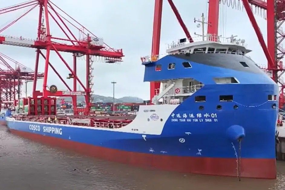 In #China hat das größte Batterie-elektrische #Containerschiff der Welt den regulären Betrieb zwischen Shanghai und Nanjing aufgenommen. Die Route führt über knapp 1.000 Kilometer den Jangtsekiang entlang – ohne Ladestopp. 

electrive.net/2024/05/02/gro…
