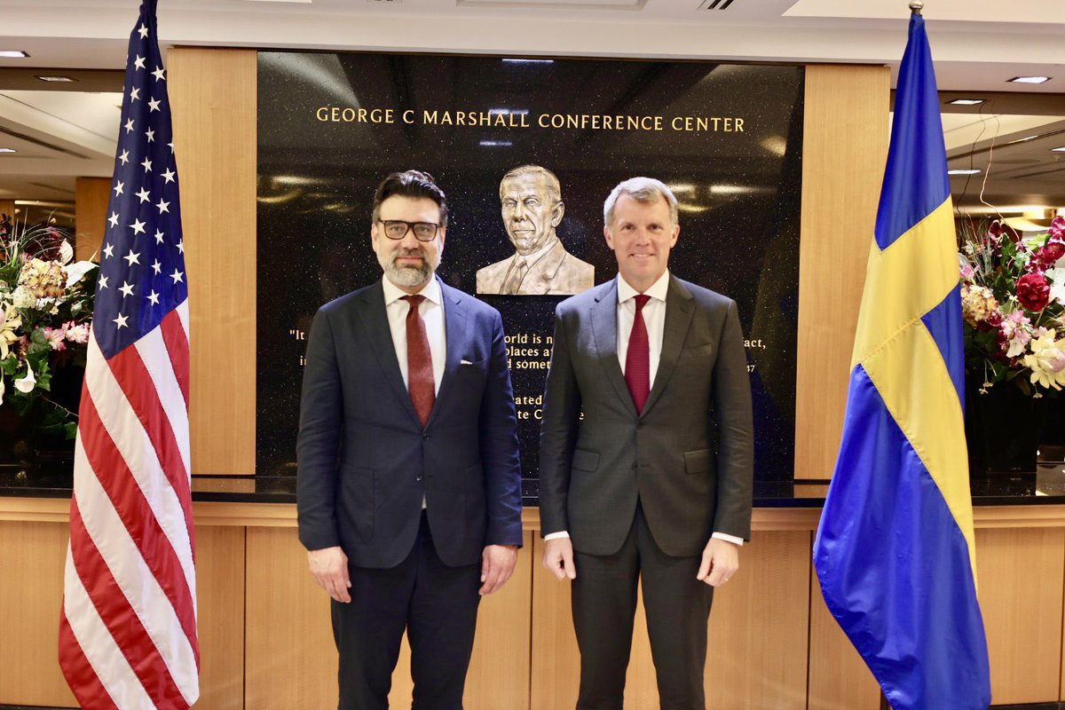 Sweden and the USA held their first-ever bilateral cyber and digital dialogue, led by Cyber Ambassadors Andrés Jato 🇸🇪 and Nathaniel Fick 🇺🇸. Our two countries aim to strengthen cybersecurity and promote trusted digital infrastructure. @SweMFA @StateCDP