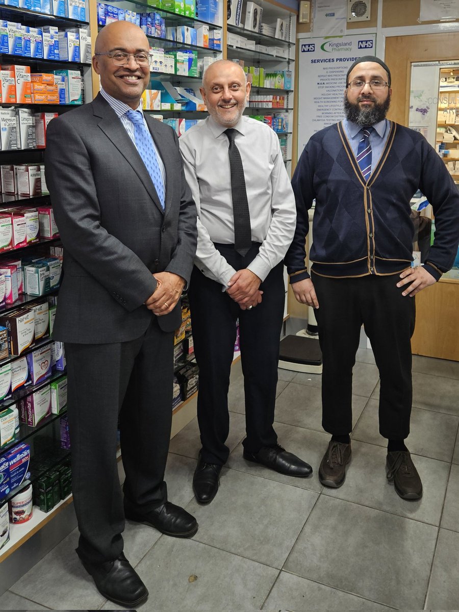 Delighted to visit @NPA1921 member Mukhtar Manji and 2nd pharmacist Ilyaas Anis at inner city Kingsland Pharmacy in deprived part of East Lndn yesterday - serving diverse population, delivering Pharmacy First at scale (50 consultations in April) and range of private services.