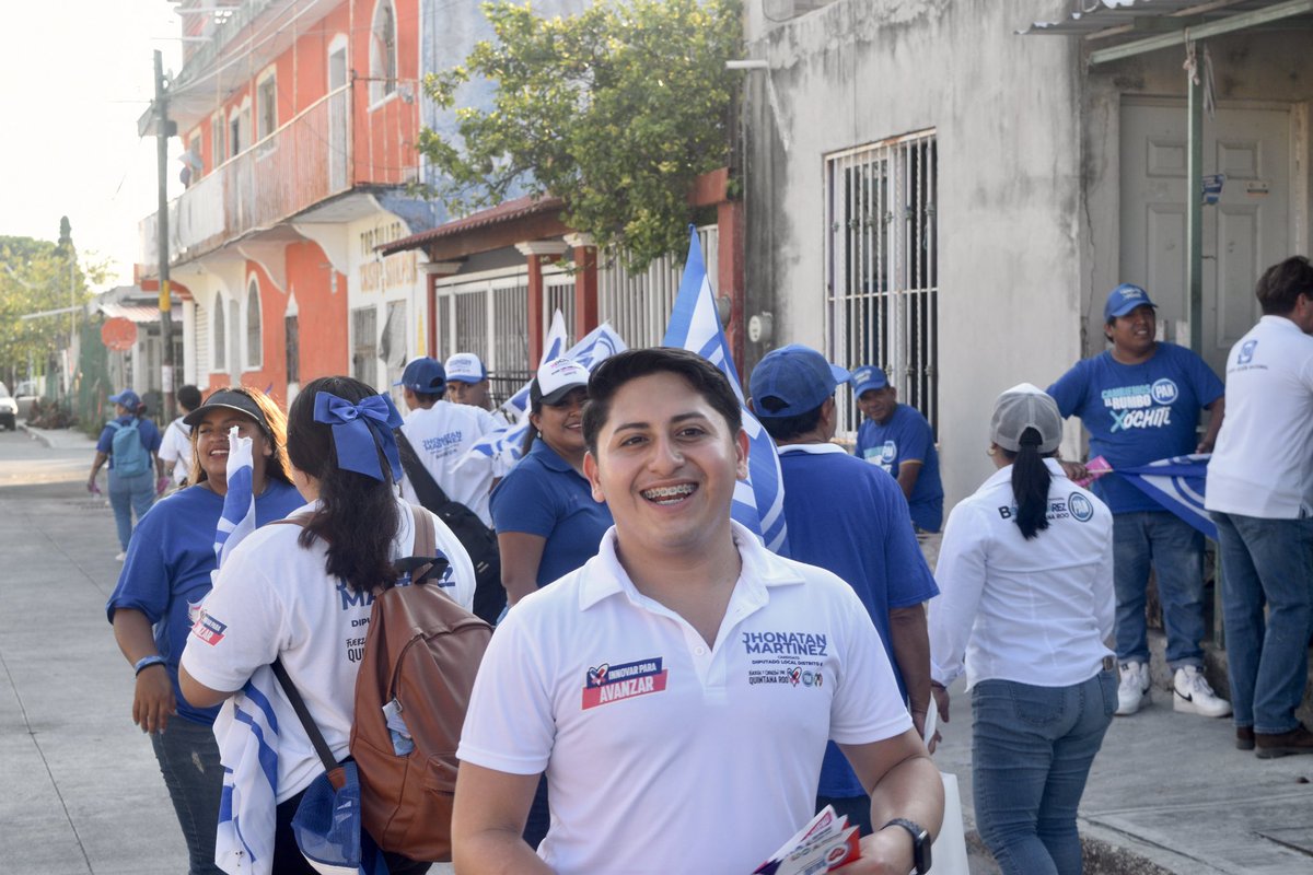 En cada decisión, llevamos el corazón por delante. 💙 Estoy aquí para ser voz y fuerza del #Distrito6, enfrentando desafíos y vamos a celebrar cada victoria juntos. Tenemos que innovar para avanzar y creer en la voz del momento, la voz joven. 🚀 #VotaPAN  #JhonatanMartinez