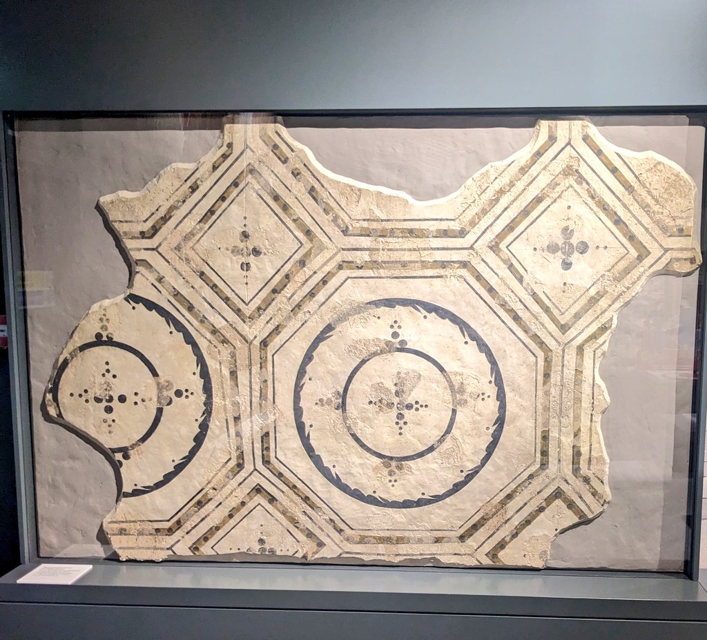 #FrescoFriday
Reconstructed panel of ceiling plaster From the bath-house frigidarium. The painted panels were intended to make it look like a coffered ceiling for a vault. Later second century AD - Wroxeter 📷 My own. 
#Archaeology #History #art #artwork