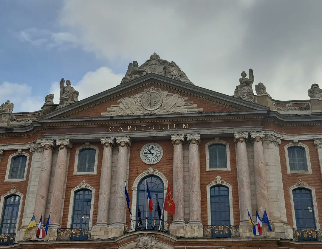 Façade du Capitole.  #Toulouse #visitezToulouse #hautegaronne #occitanie #sudouest #france #MagnifiqueFrance #FranceMagique @Magnifique_FR