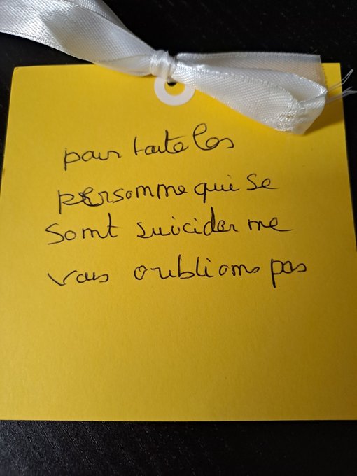 Pour toutes les personnes qui se sont suicidées, Nous ne vous oublions pas. #RubansContreLoubli 🎀