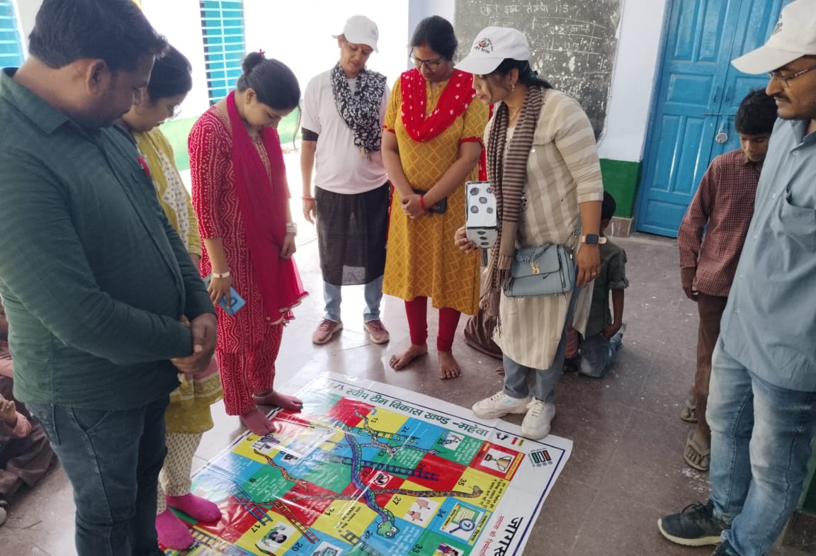 7d9553688873486's tweet photo. मतदाता जागरूकता कार्यक्रम*
@teachersclubup @CDO_ETAWAH @npspratap1 @ECISVEEP  @BsaEtawah @Anugtm254स्वीप टीम महेवा ने मतदाताओं में जागरूकता लाने के लिए एक नई पहल शुरू की ELC फ्लोर गेम खिलवाया और  निवेदन किया की 13 मई 2024 को मतदान जरूर करे https://t.co/ekglBgOwnX