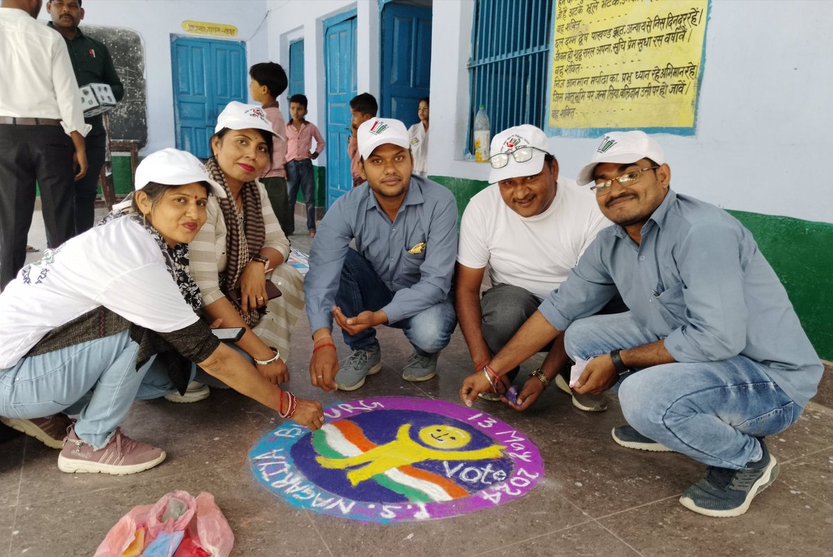 7d9553688873486's tweet photo. मतदाता जागरूकता कार्यक्रम*
@teachersclubup @CDO_ETAWAH @npspratap1 @ECISVEEP  @BsaEtawah @Anugtm254स्वीप टीम महेवा ने मतदाताओं में जागरूकता लाने के लिए एक नई पहल शुरू की ELC फ्लोर गेम खिलवाया और  निवेदन किया की 13 मई 2024 को मतदान जरूर करे https://t.co/ekglBgOwnX
