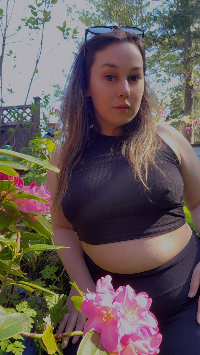 canadianexotic's tweet photo. Wanna see my rhododendrons ๐ ๐
#Canadianbabe #onlyfansbabe #model #SubscribeToday https://t.co/EiUHKonaE2