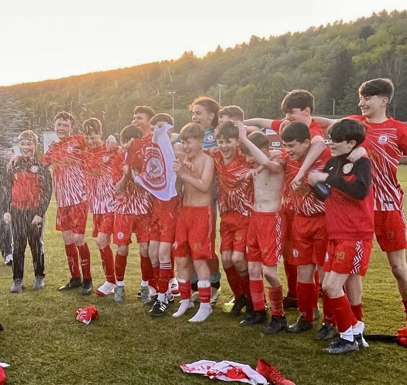 Absolutely fantastic from the Corinthians, each one a credit to the team. We could not ask for more from them in terms of pure workrate and effort. Everyone who went out on that pitch tonight (and all season) should be very proud of what they've achieved. One more to go........