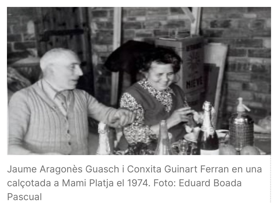 eduardboada's tweet image. “I després de l’amanida era el torn de les costelles a la brasa, o alguns cops d’arengades, que eren molt salades. També hi havia un parell de porrons de vi i amb les postres una ampolla de xampany.” #HistòriesdeCasaBoada @diaridtarragona 
#Tarragona 
⚡️diaridetarragona.com/movil/tarragon…