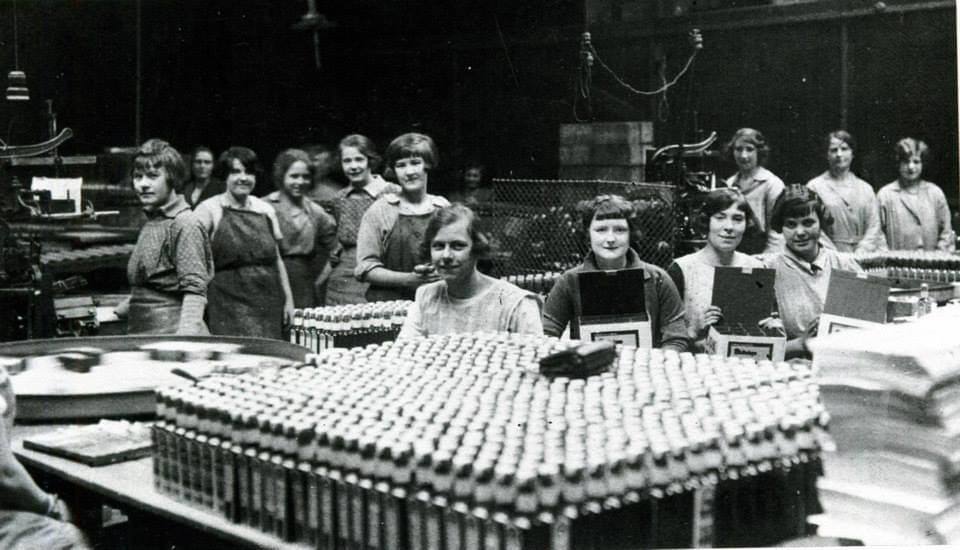 Workers at the OK Sauce Factory, North End Road in Fulham 1920. >FH