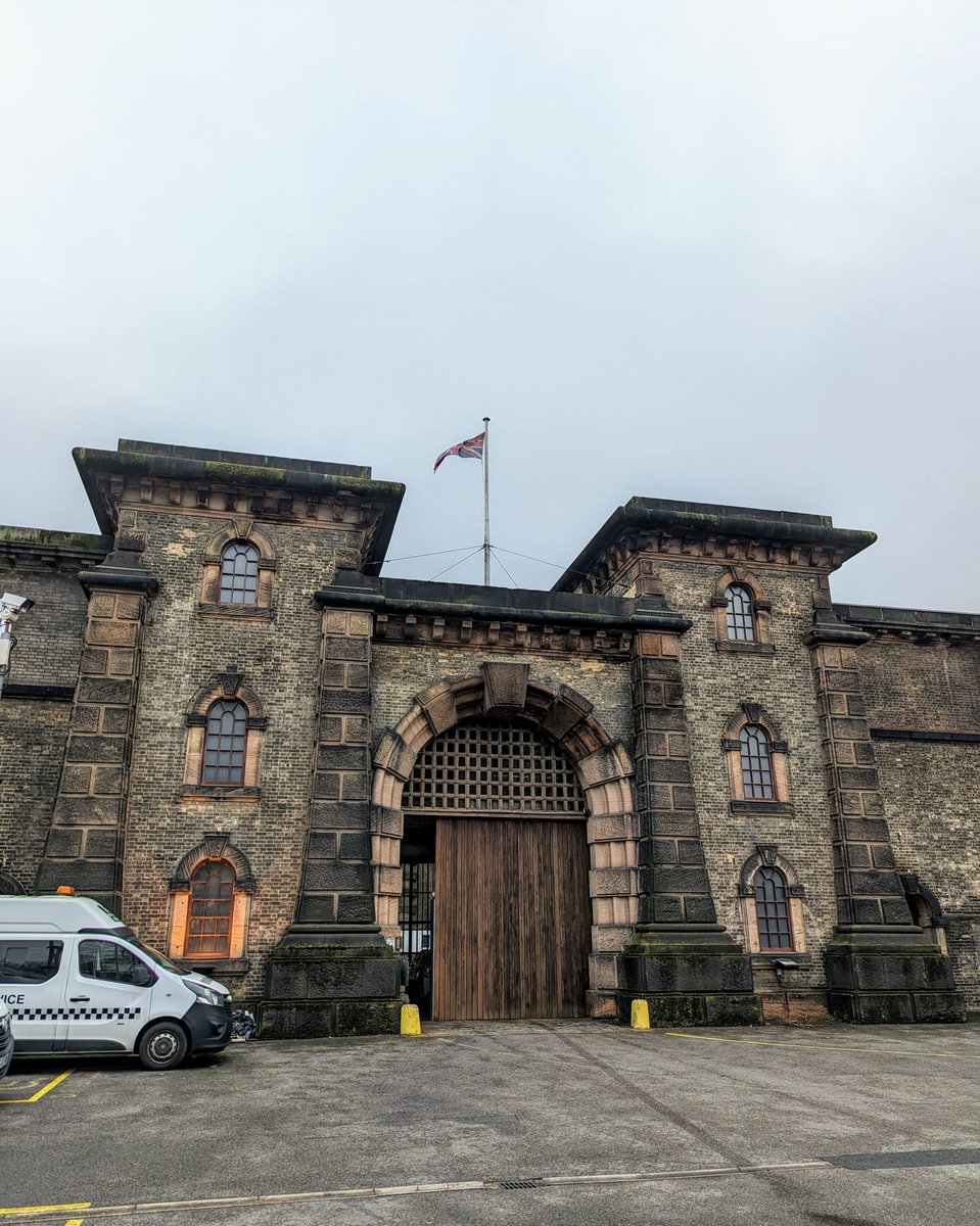tootingnewsie's tweet photo. Campaigners have set out their demands to improve living and working conditions at HMP #Wandsworth, which they described as 'miserable and filthy'.

Full story via @myldn: https://t.co/URbmu8OkIQ

#Tooting https://t.co/hIQV6h19ly