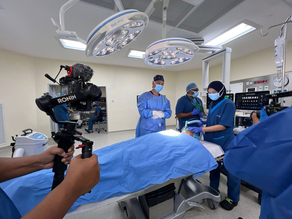 Today the RTM film crew continue shooting in UCSI hospital,  illustrating scenes in the specialist clinic and in operating theatre. For patient safety and privacy reasons, it was not possible to shoot patient scenes in a real-life context, so we reenacted them with the help of