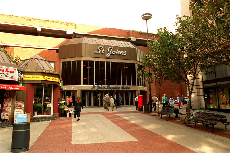 15 photos take you back to St Johns Shopping Centre in the 1990s tinyurl.com/mrxs6kv7 #Leeds #1990s