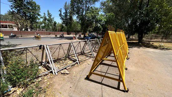 Supreme Court stays a direction issued by the Punjab and Haryana High Court ordering the reopening of a road in Sector 2 for public use from May 1 on an experimental basis outside the residence of Punjab CM Bhagwant Mann.