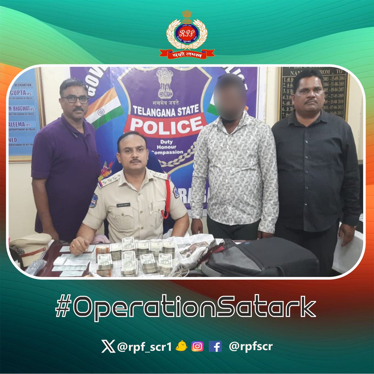 Ensuring transparency & accountability, #RPF & #GRP #Hyderabad jointly intercepted a person in possession of 9.00 lakh cash, lacking proper documentation. Handed over to District Grievance Committee for legal action. #OperationSatark @RPF_INDIA @rpfscr_sc @RailMinIndia