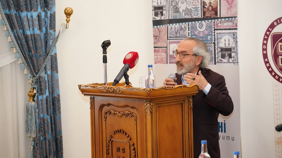 Sempozyum, ASBÜ İslami Araştırmalar Enstitüsü Müdürü Prof. Dr. Asım Yapıcı’nın selamlama konuşmaları ile devam ediyor.

Programı canlı izlemek için:
youtube.com/watch?v=-FK1_V…