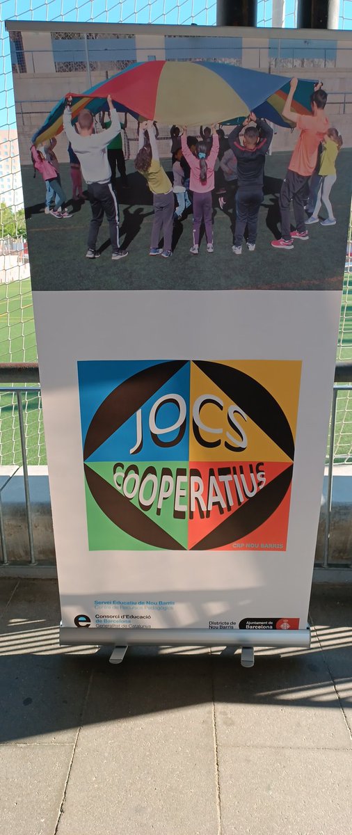 Preparant la segona jornada dels jocs al camp de l'Alzamora. Centres de Nou Barris. Gaudirem de l'espai, del bon temps i de compartir els jocs.@Bcn_NouBarris @consorciedubcn