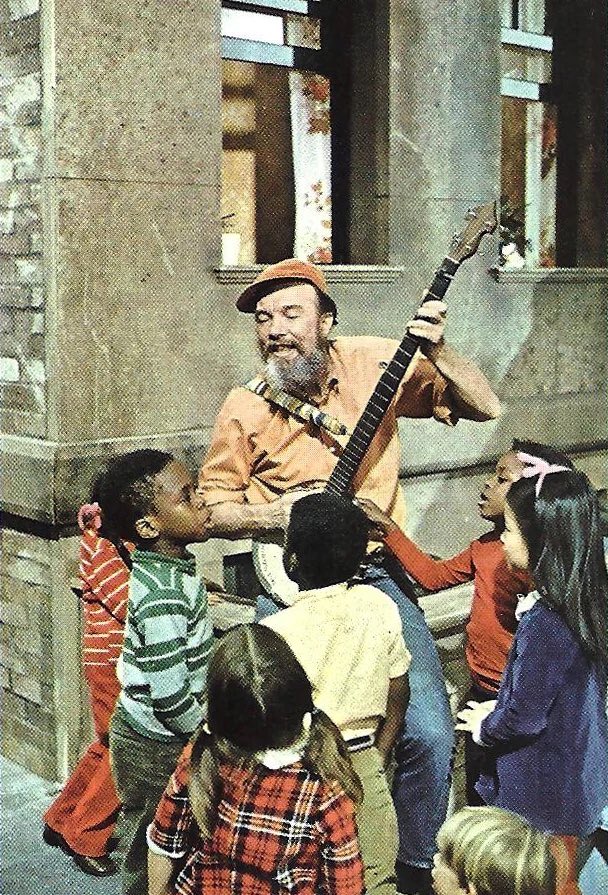 Remembering Pete Seeger. Born this day in 1919 in New York City. American folk singer and social activist. Seeger had a string of hits in the early 50’s as a member of the Weavers. In the 60’s and beyond Seeger re-emerged as a prominent supporter of civil rights #PeteSeeger 🥀