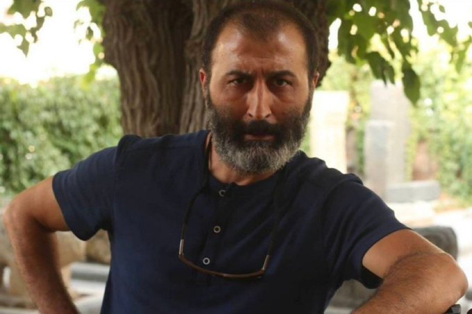 Kesik'e avukatla görüş yasağı Gece saatlerinde evine yapılan baskınla gözaltına alınan belgeselci Koray Kesik hakkında 24 saat avukatla görüş kısıtlaması getirildiği öğrenildi. Kesik hakkındaki suçlamalar henüz bilinmiyor. MLSA Hukuk Birimi, Kesik'e destek olmak üzere İzmir'de…