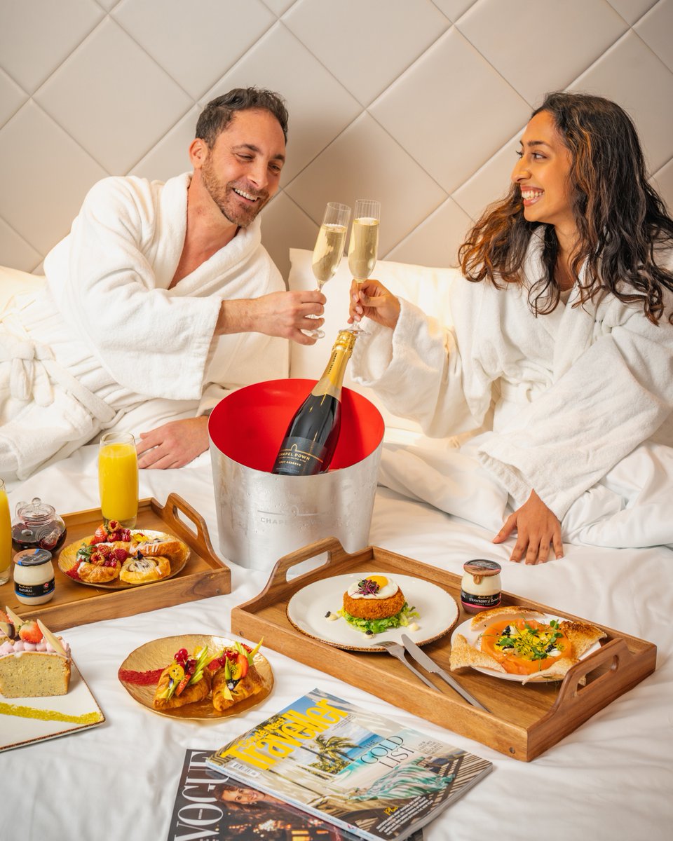 With the first May bank holiday pending, we think it'll be best spent with Bottomless Breakfast in Bed @marriott Park Lane 🥐🥂