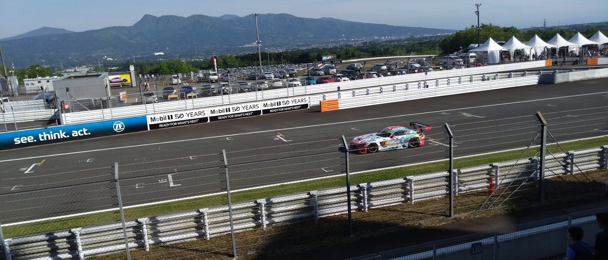 ミクさん予選2位❗
明日の決勝は前から2番目や✨
ミクさんの次に推してる88番のランボルギーニが1位で推しの2台が1,2フィニッシュで面白いレースだった😆