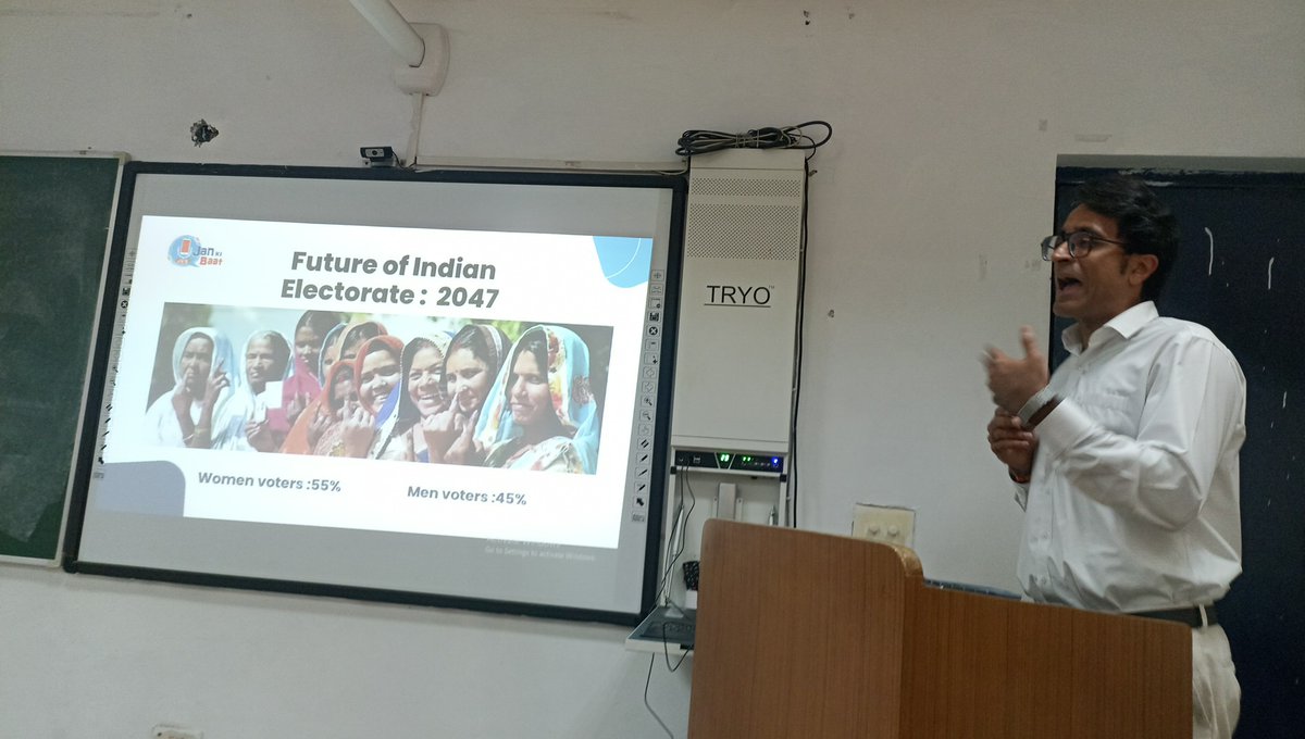 YadavShuchi's tweet photo. Senior Journalist Pradeep Bhandari delivers a lecture at the Centre for Media Studies, JNU enumerates the nature of electoral behaviour patterns of Indian voter in Lok Sabha elections where Welfare and National Security  are key elements post 2014. https://t.co/qVSqhnJ5dD